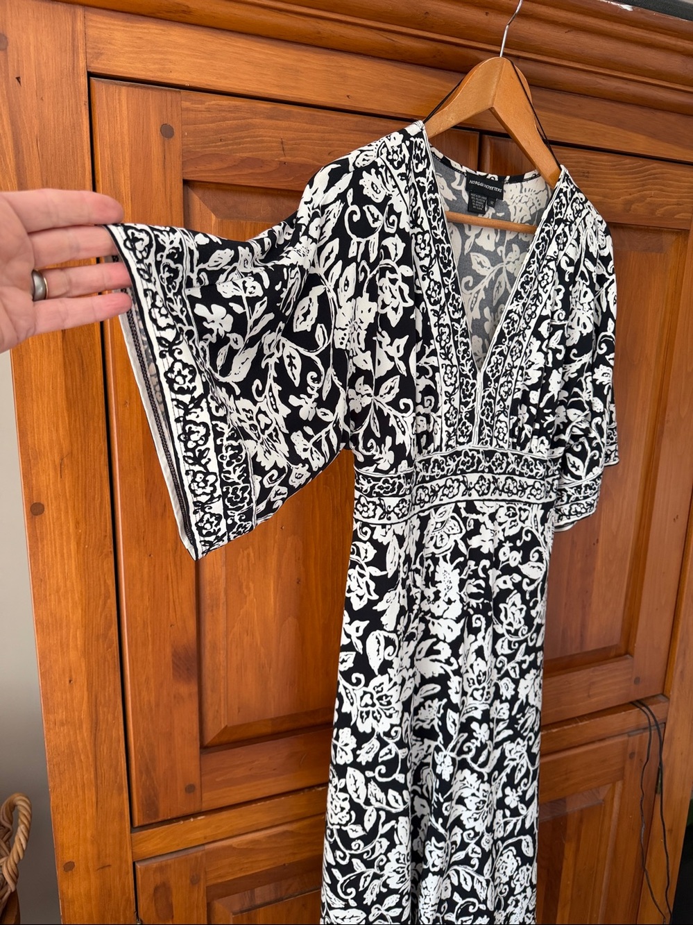Black and White Floral V-Neck Women’s Dress